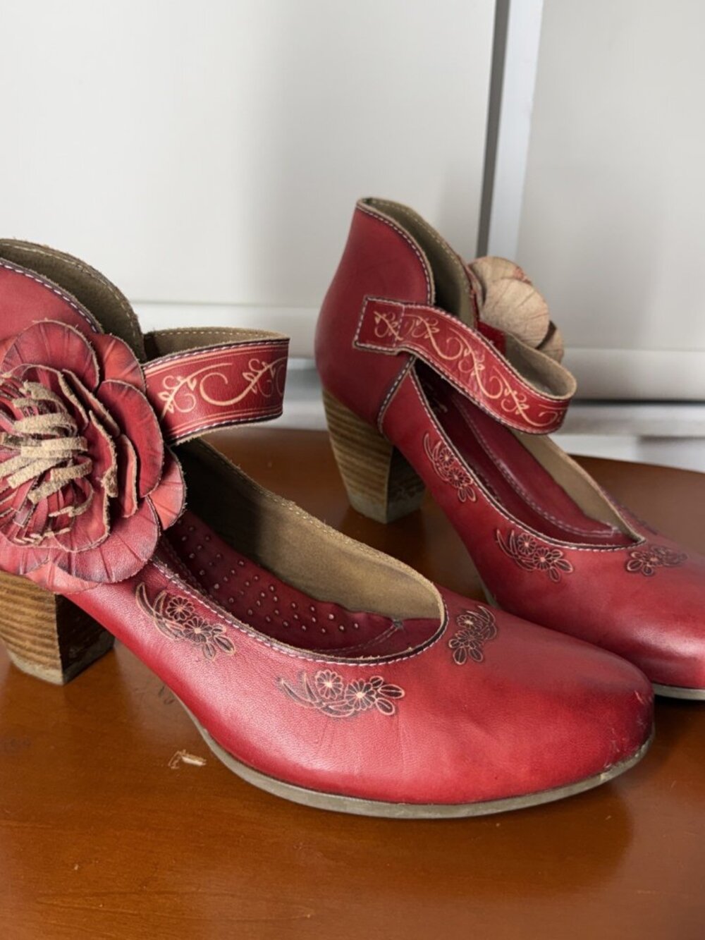 Spring Step L'artiste 'Tosha-R Leather Red strappy heels size US 8.5-9 EU 40